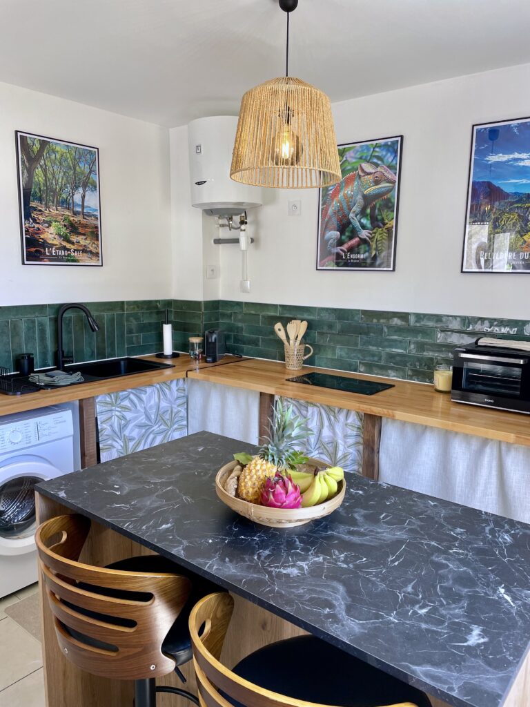 Photo de la cuisine et de l'ilot central