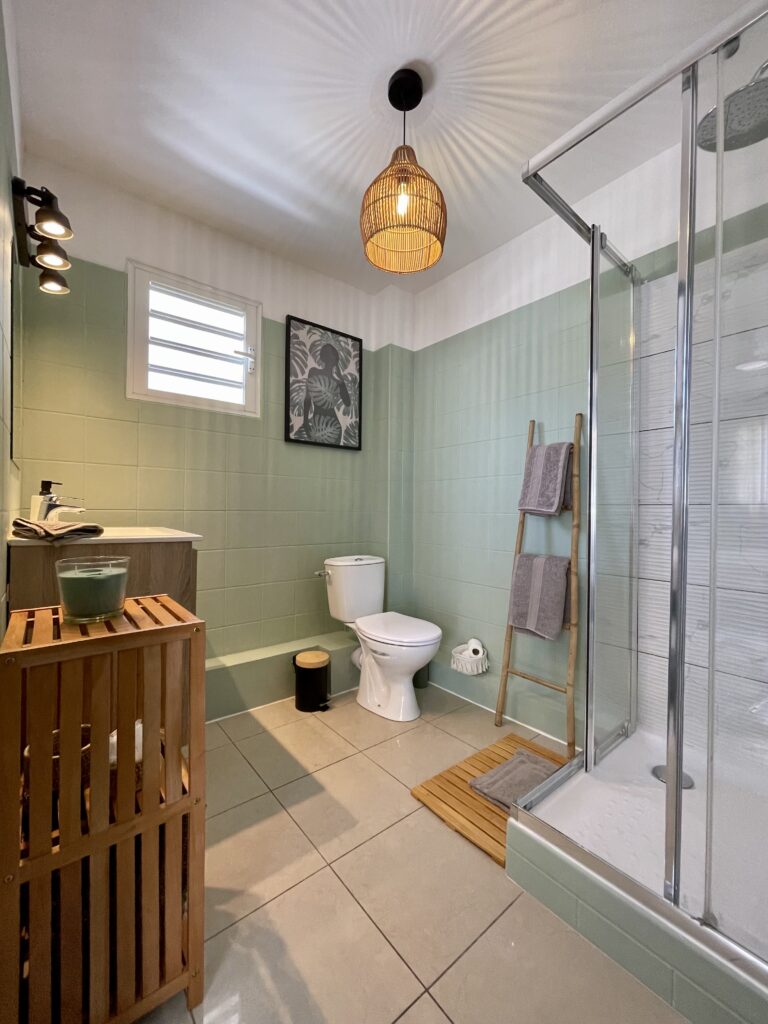 Photo plan large de la salle de bain